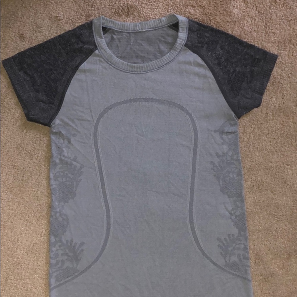 LULULEMON T SHIRT. Swiftly tech size 4